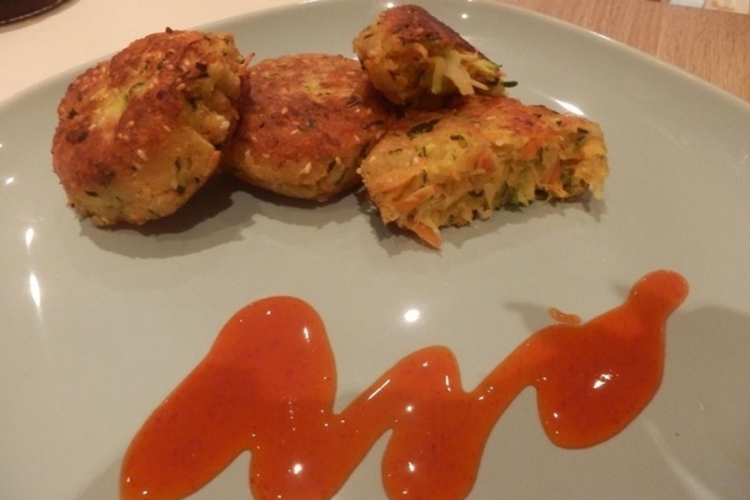 Vege burgeri od tikvica, mrkve i feta sira (FOTO)