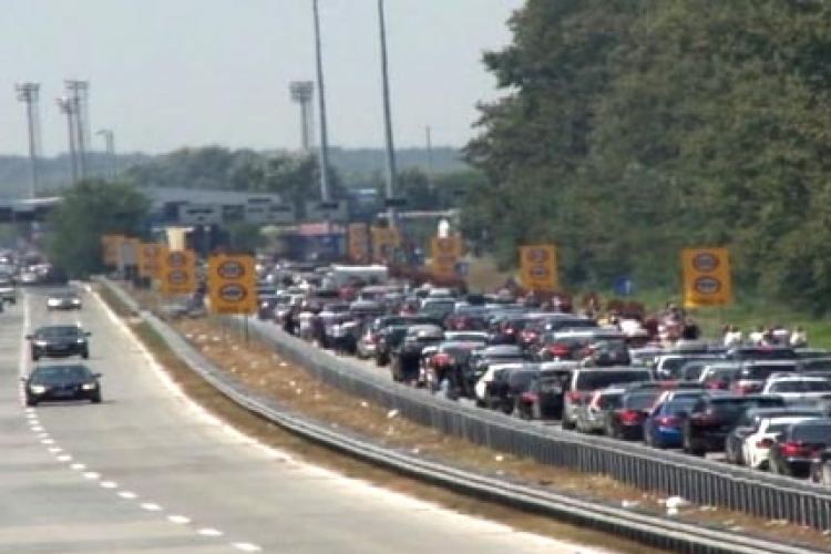 Na izlazima iz Srbije višečasovna zadržavanja