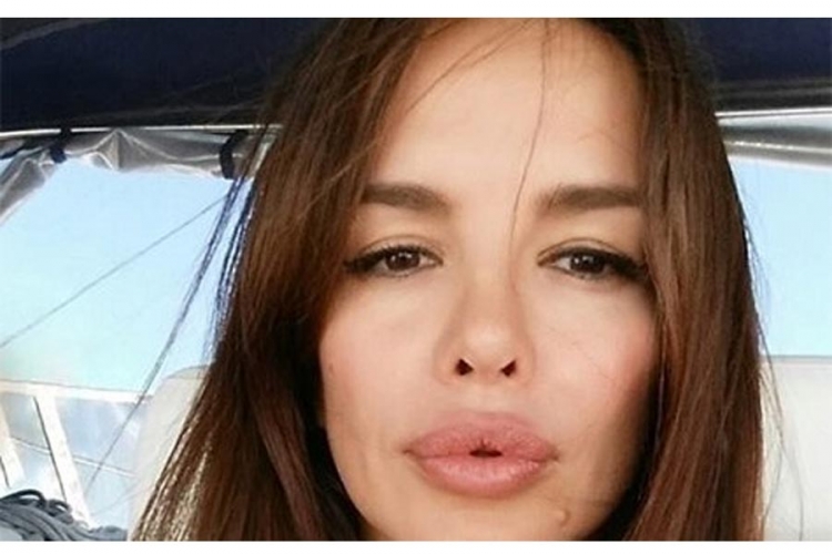 Umjesto na sudu, Severina se brčkala u bazenu (VIDEO)