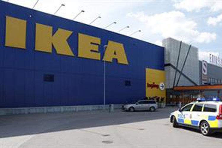 Osumnjičeni za napad na IKEA azilanti, jedan kritično