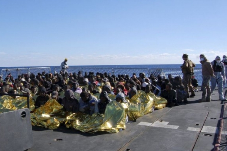 Italijanska mornarica spasila 50 migranata