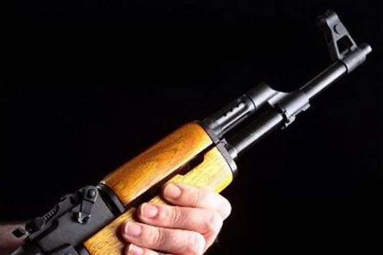 Duševni bolesnik naoružan prijetio komšijama
