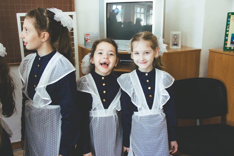 Carske školske uniforme za krimsku djecu