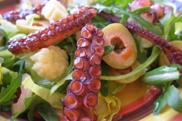 Jednostavna salata od hobotnice