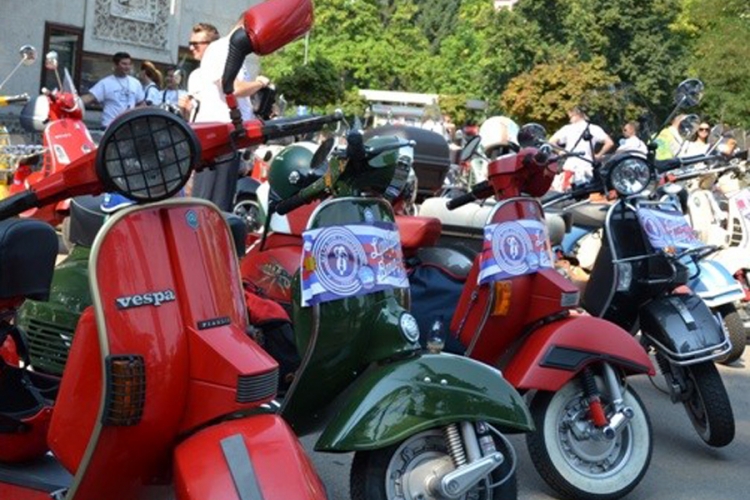 "Vespa susreti": Legendarni dvotočkaši u Banjaluci