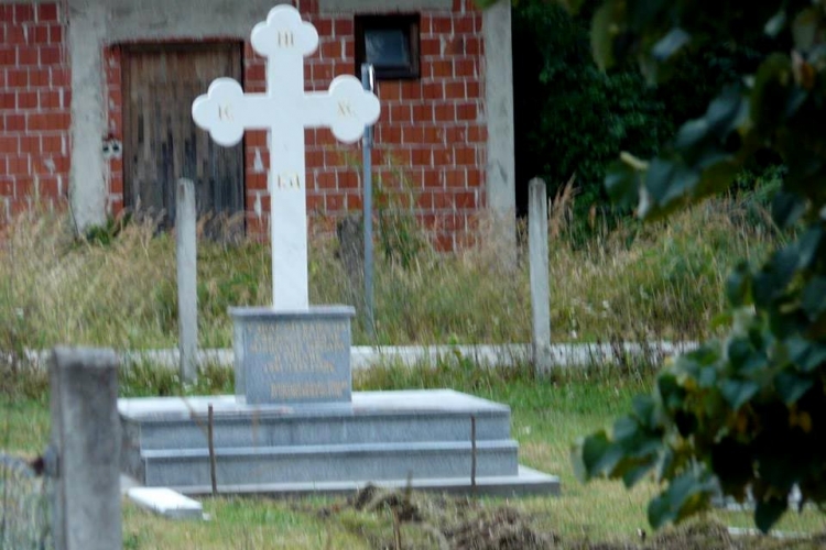 Uništen spomenik srpskim civilima u Medarima
