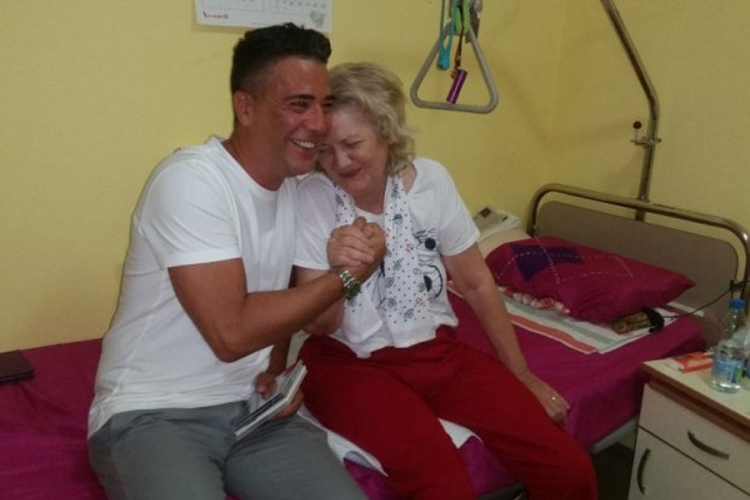 Željko Joksimović posjetio Jadranku Stojaković (FOTO)