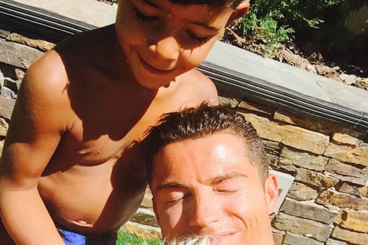 Ovako Ronaldo uživa sa sinom   (FOTO)