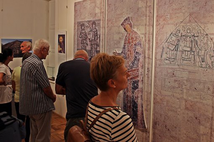 U Trebinju otvorena izložba posvećena Jeleni Anžujskoj (FOTO)