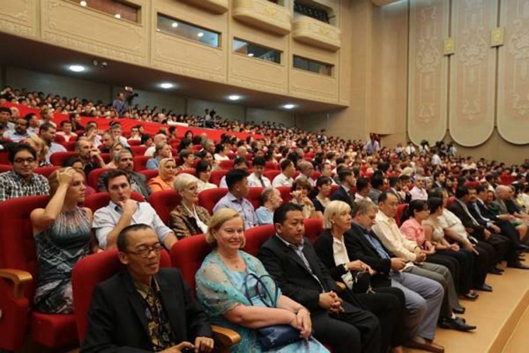 Koncert "Laibacha" u Sjevernoj Koreji u pozorišnoj atmosferi (FOTO)