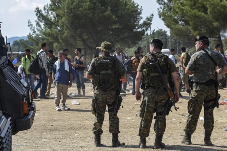 Vanredno stanje na makedonskim granicama zbog migranata (FOTO)