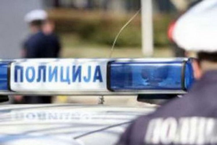 Vozač pežoa oštetio tri vozila u Banjaluci pa pobjegao