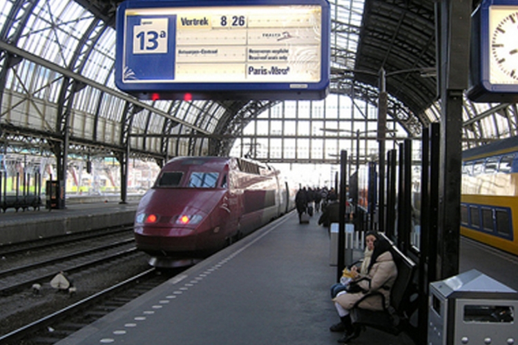 Troje ranjeno u pucnjavi u vozu na liniji Amsterdam - Pariz, osumnjičen Marokanac