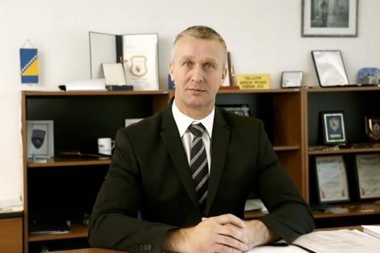 Nedovoljno glasova za smjenu Vilića