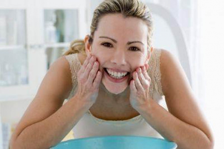 Kako se njegovati u dvadesetim, da bi bile mladolike u četrdesetim (FOTO)