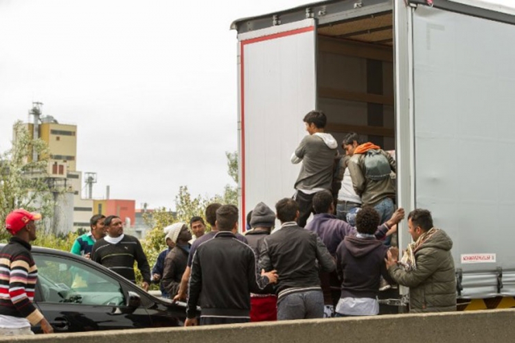 Mađari uhapsili Srbijanca zbog krijumčarenja migranata