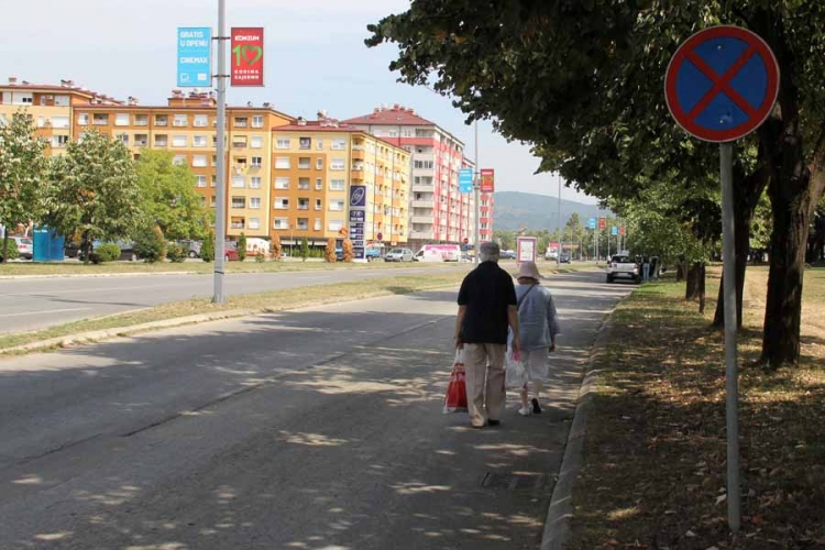 Ni sa jedne strane nemaju trotoar