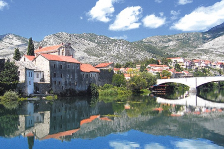 Poslije bježanije iz Crne Gore, Rusi kupuju nekretnine u Trebinju