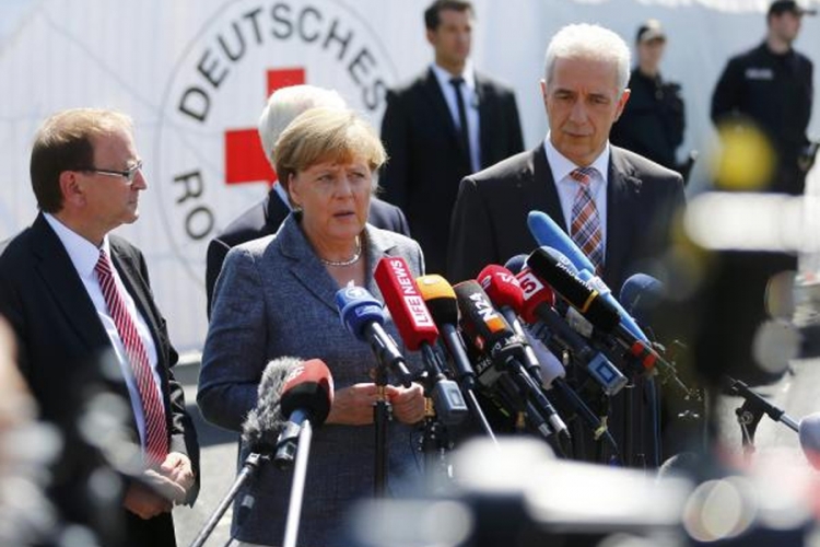 Demonstranti izviždali Angelu Merkel