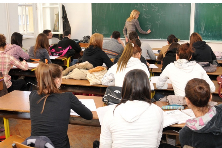 Školska godina počinje 1. septembra u svim školama