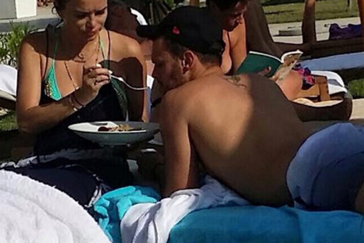 Brižna Severina na plaži "pita" Igora (FOTO)
