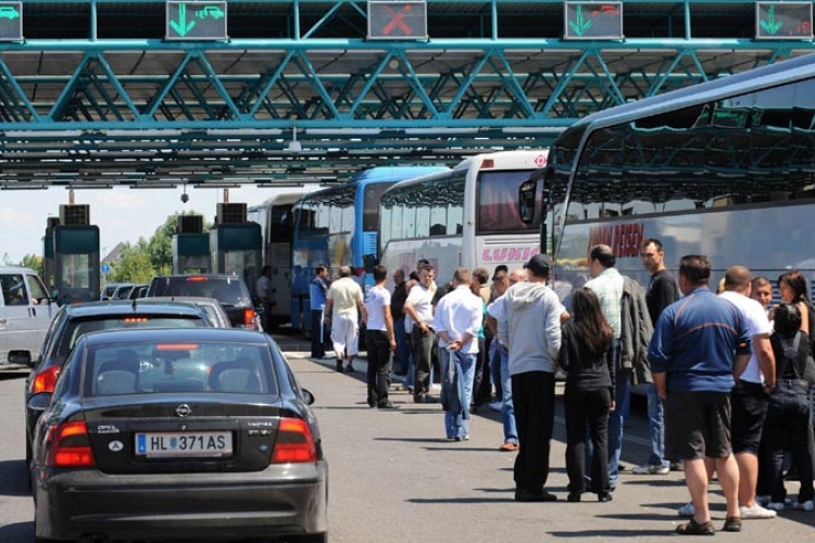 Kilometarske kolone na graničnim prelzima u Srbiji
