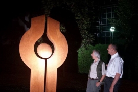 Banjaluka: Ispred Konzulata Srbije zasijao "Cvijet" (FOTO)