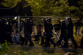 Izbjeglički kamp u Reski pod opsadom: Buka, tuče, hapšenja (VIDEO)
