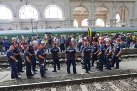 Opet haos na Keleti: Migranti traže autobuse ili će pješke