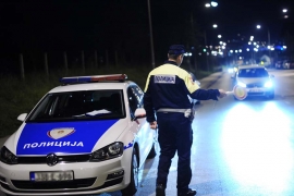 Preko pune linije voze i policija i auto-škole (FOTO)