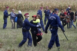 Haos sa izbjegicama u Mađarskoj se nastavlja (FOTO)