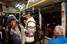 Izbjeglice krenule pešice sa stanice u Mađarskoj ka Austriji