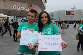 Banjalučani dijelili besplatne zagrljaje (FOTO)