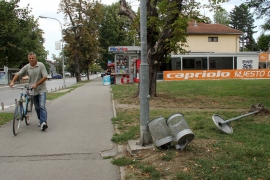Znak i korpa mete vandala