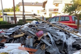 Užas: Pred ulazom vrtića u Cazinu kancerogeni otpad? (FOTO)