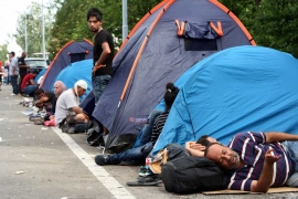 Migrante u BiH čeka urušena kasarna