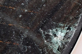 Razbijeno staklo na vozilu predsjednika sindikata Aluminija