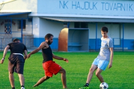 Fudbalom protiv krize: Izbjeglice protiv NK Hajduk u Tovarniku (FOTO)