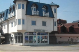 Radnik osiguranja Džungle više puta uboden nožem