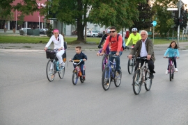 Stop za auta, biciklisti naprijed