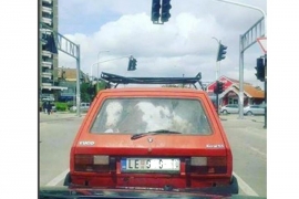 Kad u jugića može Brus Vilis može i tele. Da tele