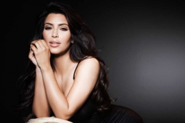 Bizarna fotografija Kim Kardašijan na kojoj je polugola (FOTO)