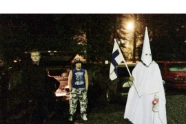 Finska: Obučeni kao "Kju klus klan" kamenovali autobus sa izbjeglicama