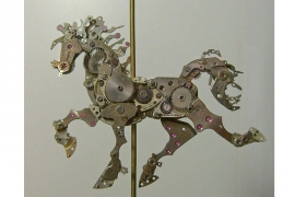 Pogledajte mini skulpture napravljene od starih satova (FOTO)