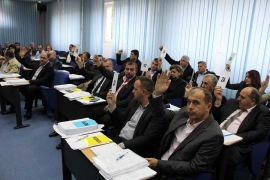 Usvojen Zakon: Poslanici u TK sami sebi smanjili plate