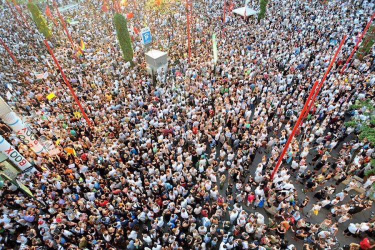 20.000 ljudi protestvovalo u Beču:Migrantima poručili da su dobro došli (VIDEO)