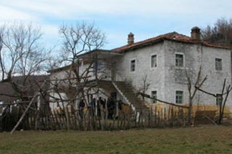 Montgomeri: Teško do istine o Žutoj kući