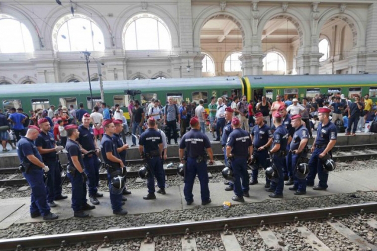 Opet haos na Keleti: Migranti traže autobuse ili će pješke