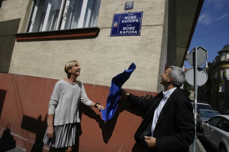 Otkrivena ploča sa nazivom ulice Mome Kapora