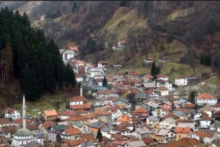 Incident u Fonijci: Predsjednik biračkog odbora otvoreno agitovao na birače